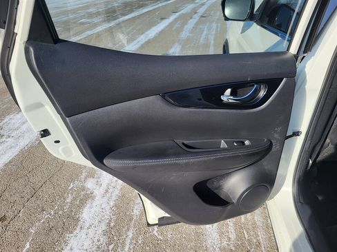 Used 2017 Nissan Rogue Sport SV w/ SV Premium Package FWD image 25
