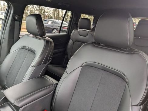 New 2024 Jeep Grand Cherokee L Laredo image 19