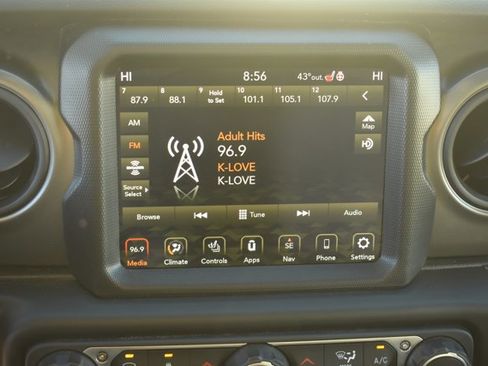 Used 2023 Jeep Gladiator Willys image 24