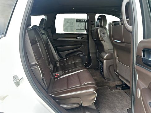 Used 2019 Jeep Grand Cherokee Overland image 18