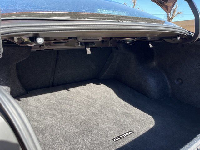 Used 2025 Nissan Altima 2.5 SV FWD image 35
