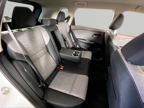 Used 2021 Nissan Rogue SV FWD image 23