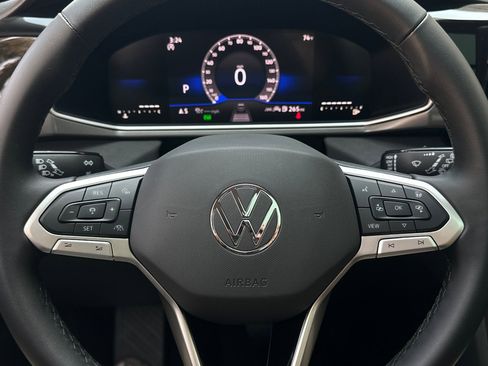 New 2025 Volkswagen Taos SE image 21