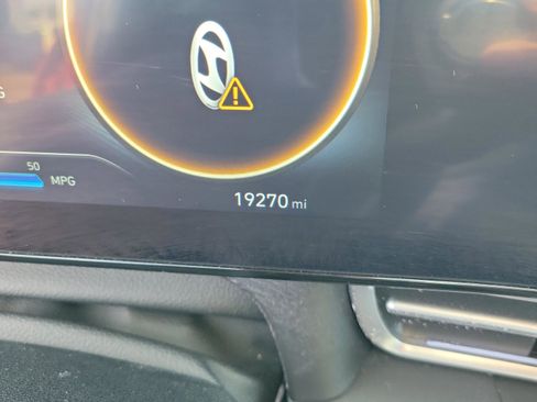 Certified 2024 Hyundai Elantra Limited image 17