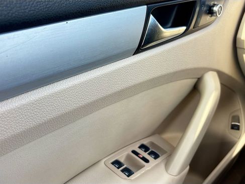 Used 2012 Volkswagen Passat 2.5 SE image 16