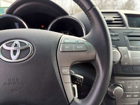 Used 2010 Toyota Highlander SE image 26