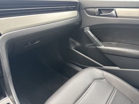 Used 2021 Volkswagen Passat 2.0T SE image 59