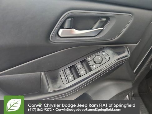 Used 2025 Nissan Rogue SV FWD image 20