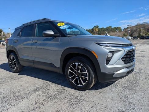 Certified 2025 Chevrolet TrailBlazer LT image 2
