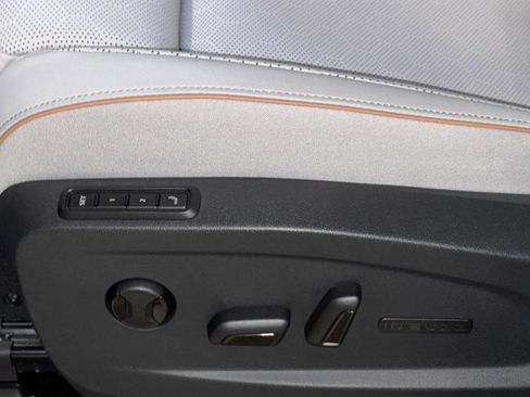 New 2025 Volkswagen ID. Buzz 1st Edition image 55