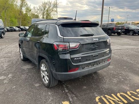 Used 2022 Jeep Compass Latitude w/ Sun and Sound Group AWD/4WD image 4