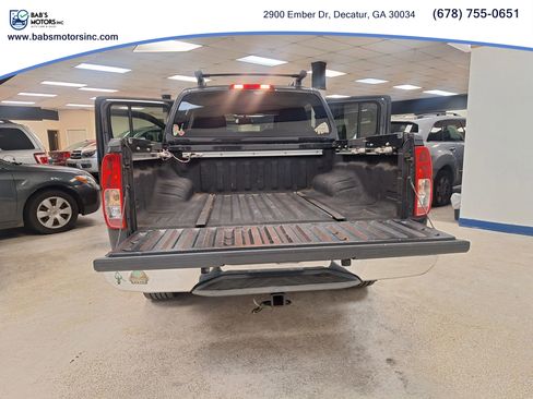 Used 2012 Nissan Frontier SL w/ Moonroof Pkg image 17