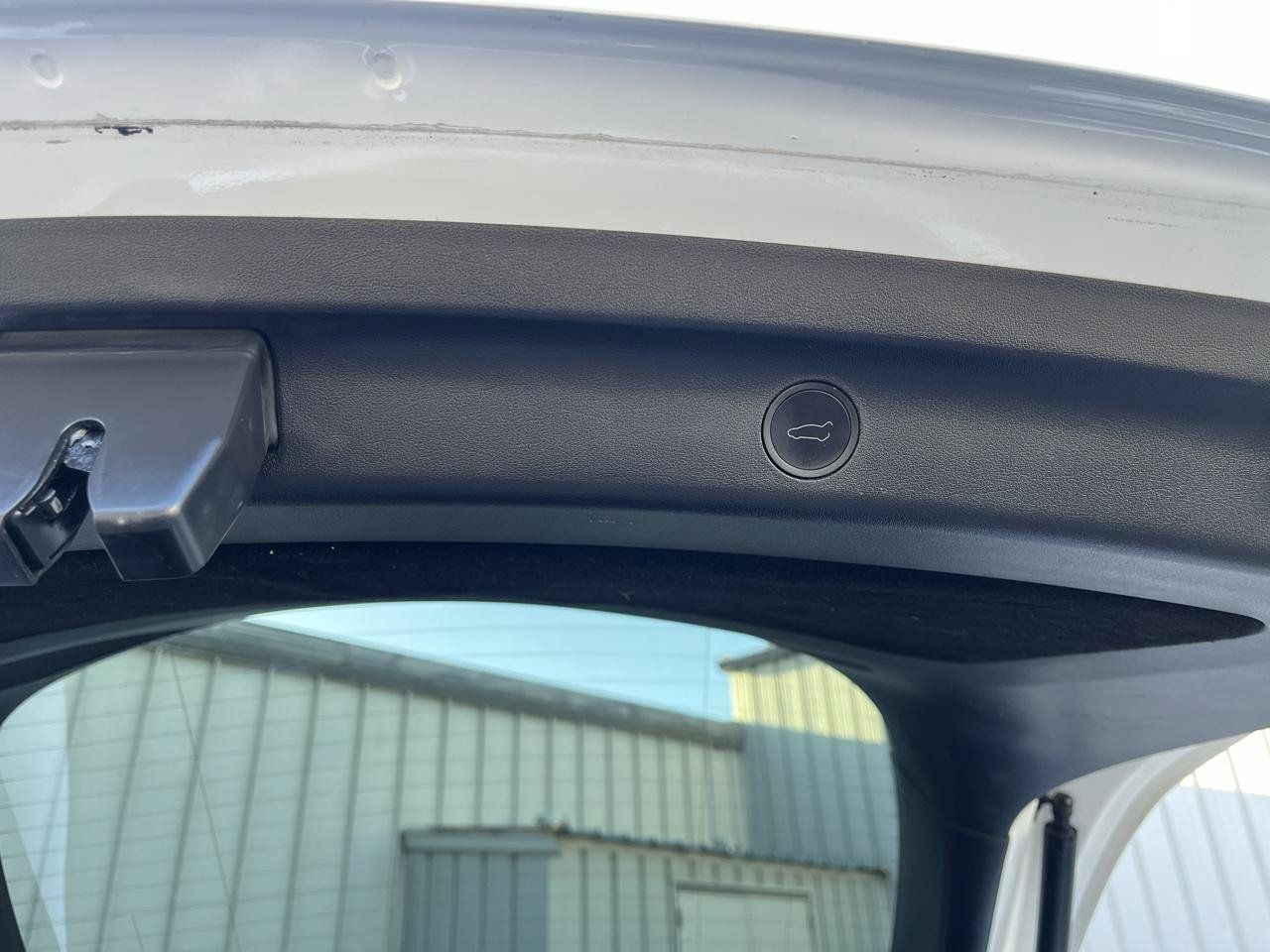 Used 2024 Tesla Model Y Long Range AWD/4WD image 18