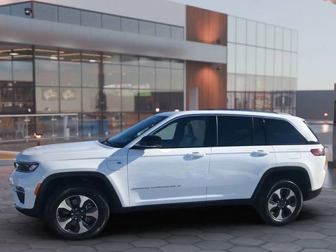 Used 2023 Jeep Grand Cherokee Sport Utility 4D image 8