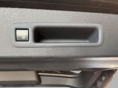 Certified 2025 Toyota Sienna XLE FWD image 32