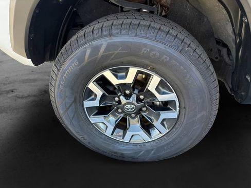 Certified 2023 Toyota Tacoma TRD Off-Road AWD/4WD image 11