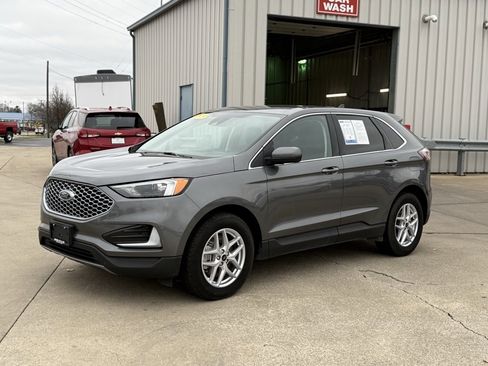 Used 2023 Ford Edge SEL image 3