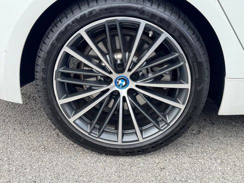 Certified 2023 BMW 530e xDrive w/ Premium Package AWD/4WD image 9