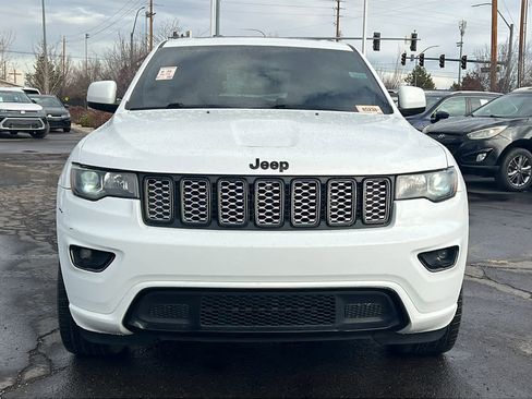 Used 2019 Jeep Grand Cherokee Altitude image 2