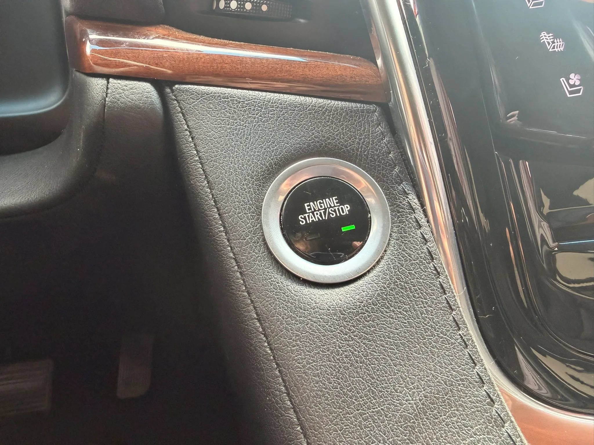 Used 2016 Cadillac Escalade Luxury AWD/4WD image 21