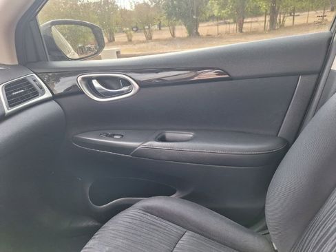 Used 2016 Nissan Sentra SV image 9