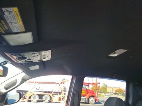 Used 2017 Toyota Tacoma TRD Off-Road image 12