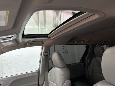 Used 2019 Toyota Sienna XLE image 35