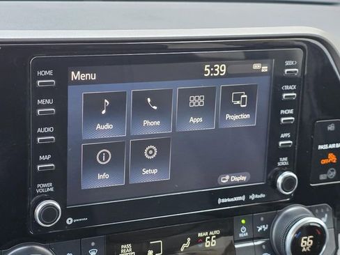 Used 2022 Toyota Highlander XLE image 18