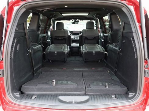Used 2025 Chrysler Pacifica Limited image 38