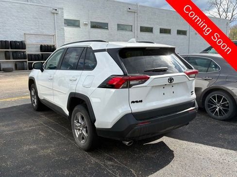 Used 2022 Toyota RAV4 XLE AWD/4WD image 4