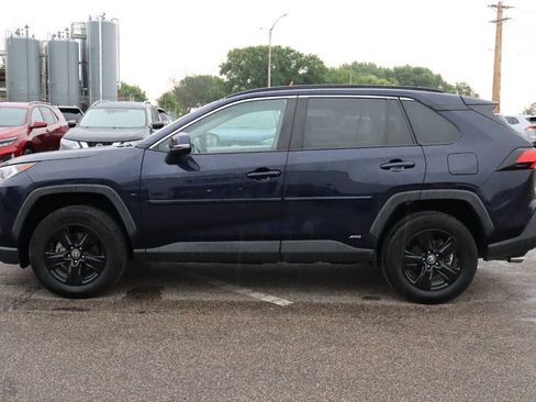 Used 2021 Toyota RAV4 XLE w/ Convenience Package AWD/4WD image 4