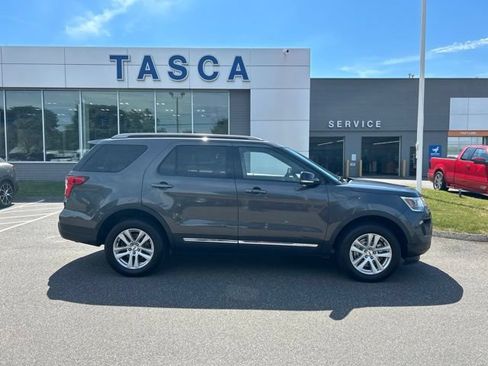Used 2018 Ford Explorer XLT w/ Equipment Group 202A AWD/4WD image 8