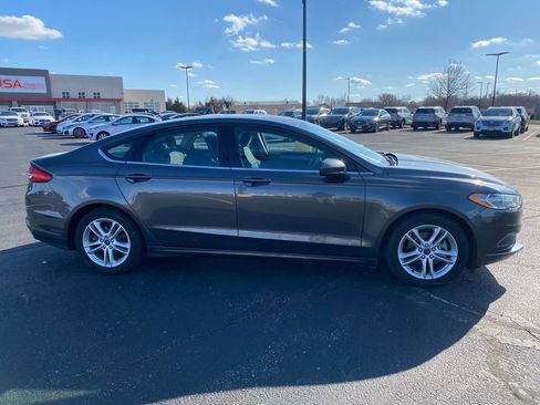 Used 2018 Ford Fusion SE w/ Fusion SE Technology Package image 10