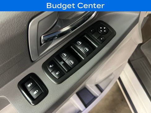 Used 2008 Chrysler Town & Country Touring FWD image 16