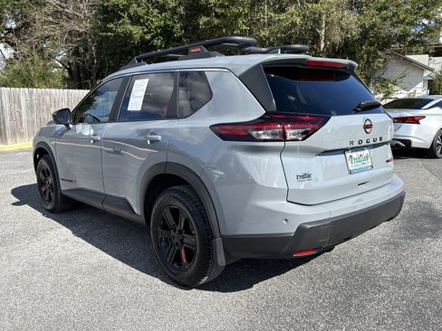 Used 2025 Nissan Rogue SV AWD/4WD image 3