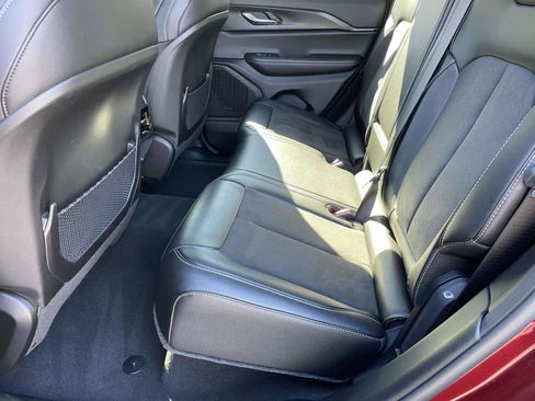 Used 2024 Jeep Grand Cherokee Altitude image 14