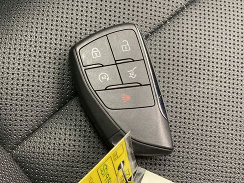 Used 2025 Chevrolet Equinox EV LT w/ Convenience Package image 27