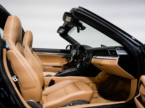Used 2014 Porsche 911 Targa 4S AWD/4WD image 32