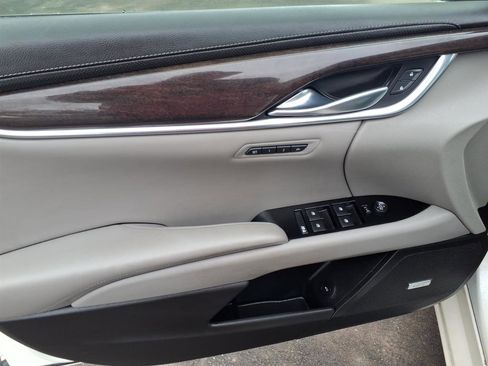 Used 2014 Cadillac XTS Luxury w/ Driver Awareness Package image 8