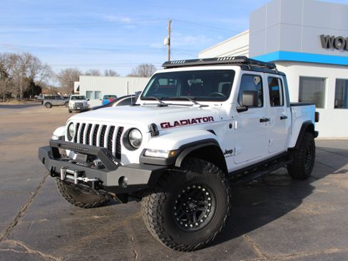 Used 2020 Jeep Gladiator Sport image 1