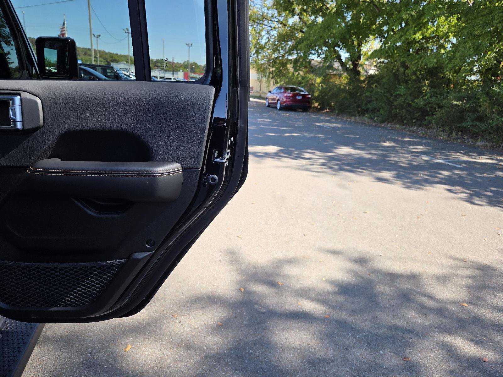 New 2027 Jeep Wrangler Unlimited Sahara AWD/4WD image 37