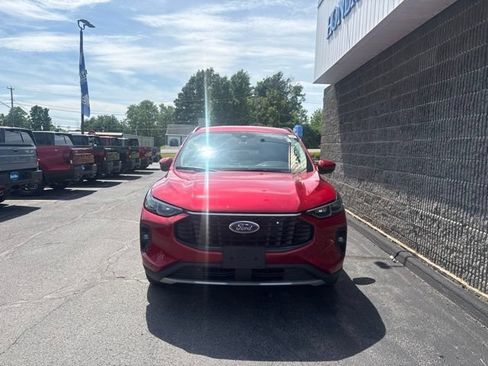 Used 2023 Ford Escape SE w/ PHEV Premium Package FWD image 3