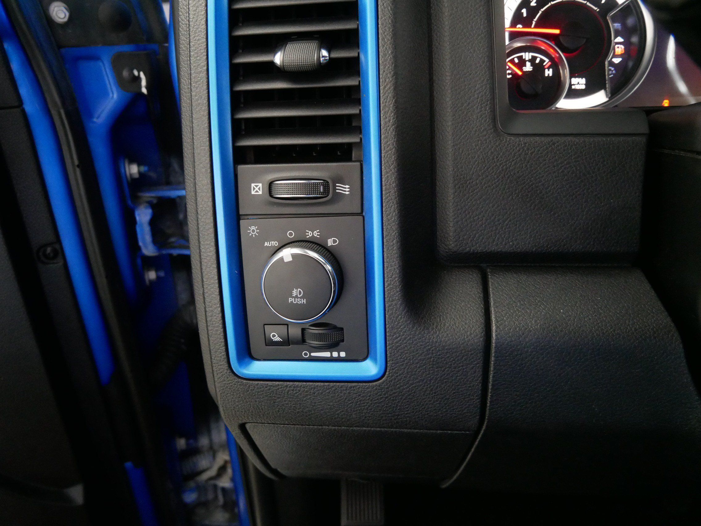 Used 2018 RAM 1500 Sport w/ Hydro Blue Sport Package AWD/4WD image 26