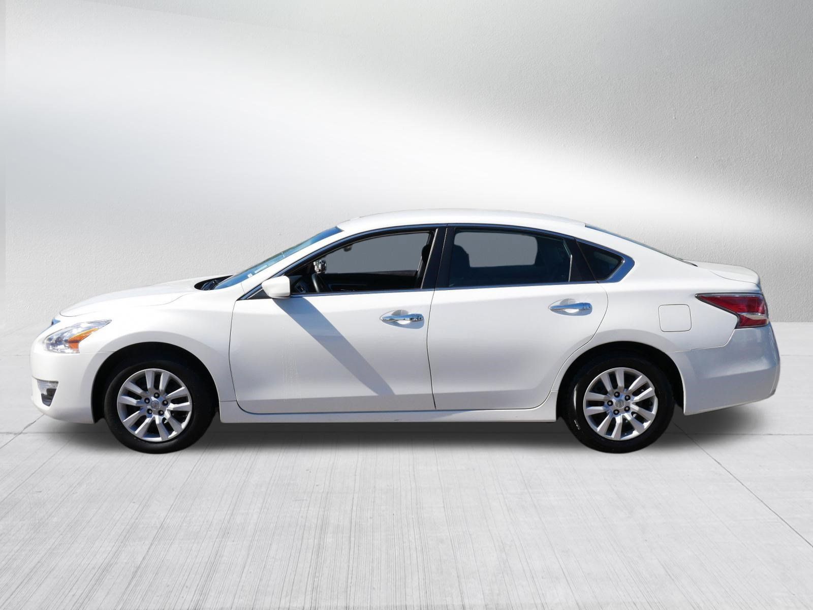 Used 2015 Nissan Altima 2.5 S FWD image 4