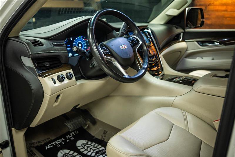 Used 2018 Cadillac Escalade Premium Luxury AWD/4WD image 9
