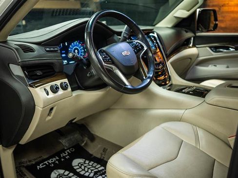 Used 2018 Cadillac Escalade Premium Luxury AWD/4WD image 9