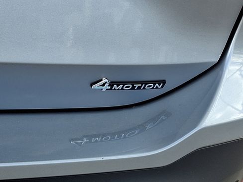 Certified 2025 Volkswagen Tiguan SE image 31