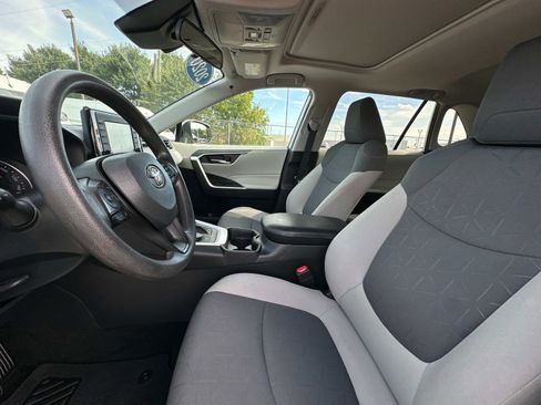 Used 2020 Toyota RAV4 XLE image 23
