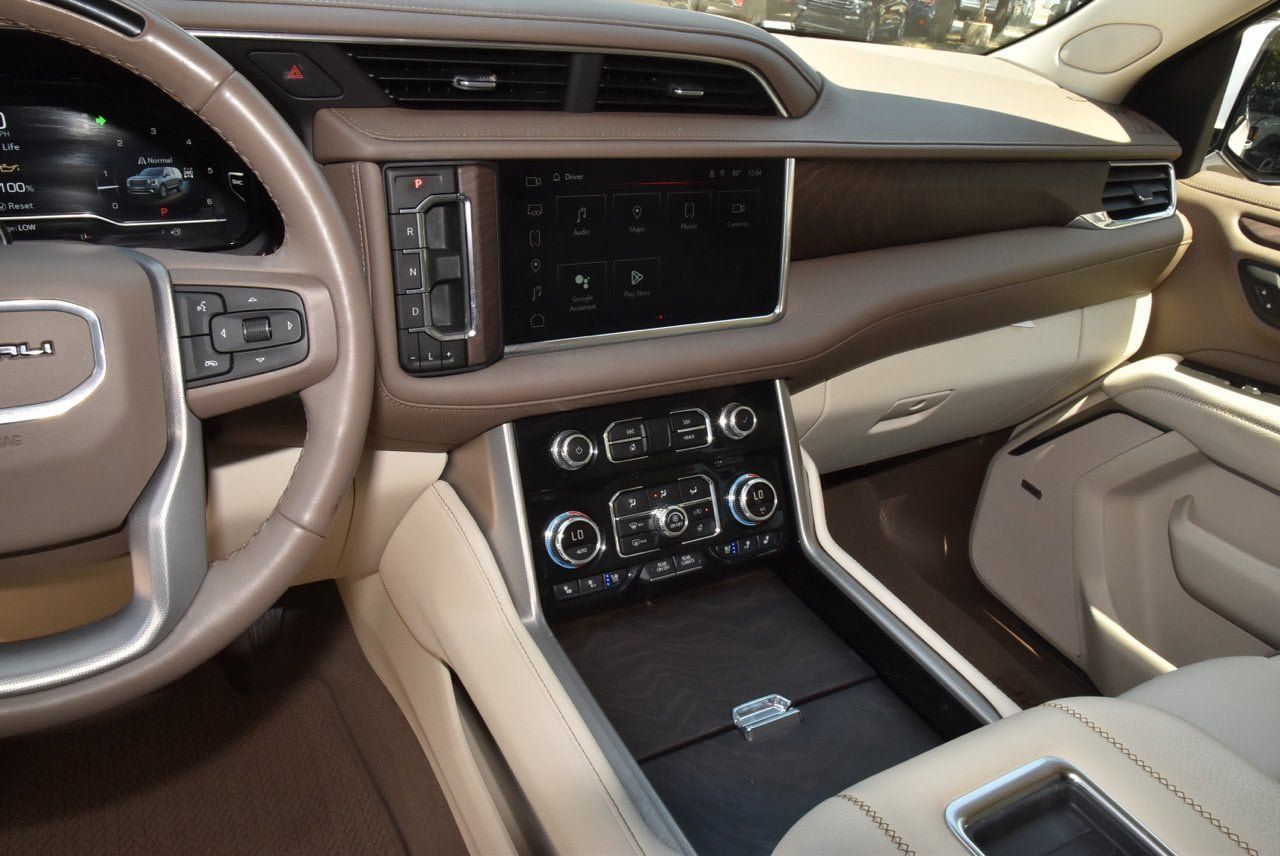 Used 2024 GMC Yukon XL Denali w/ Advanced Technology Package AWD/4WD image 21