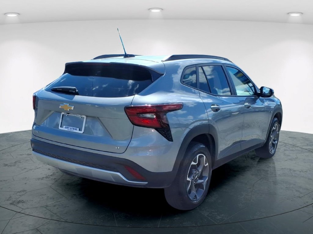 Used 2024 Chevrolet Trax LT w/ Driver Confidence Package FWD image 5
